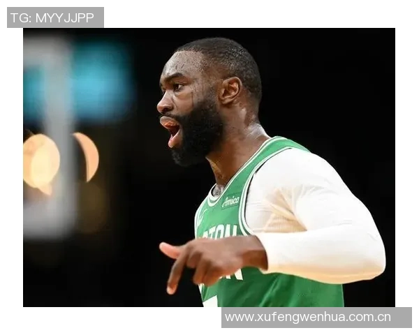 杰伦布朗上半场火力全开狂砍27分5篮板5助攻3抢断三分球命中率惊人