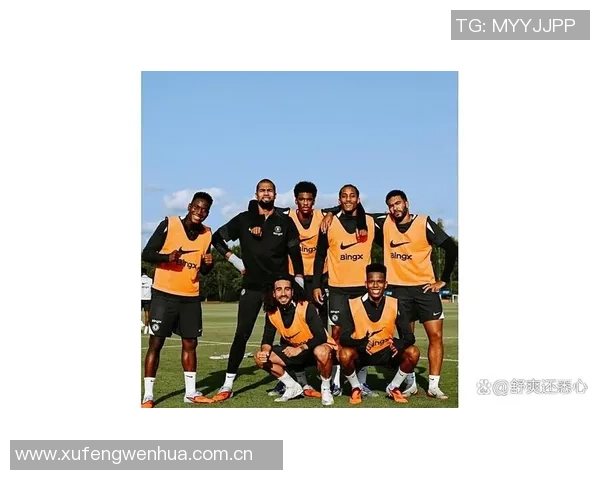 乔治分享训练趣事里斯詹姆斯总是最早到场库库雷利亚幽默风趣引发笑声 乔治分享训练趣事里斯詹姆斯总是最早到场库库雷利亚幽默风趣引发笑声